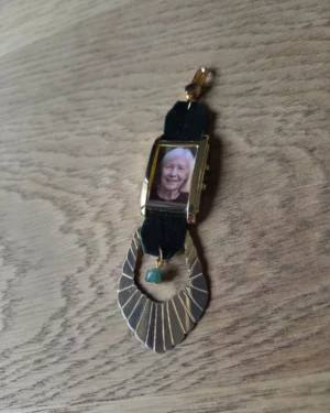 Bijou de pr&eacute;sence n&deg;03 &ndash; Montre vintage personnalis&eacute;e avec photo