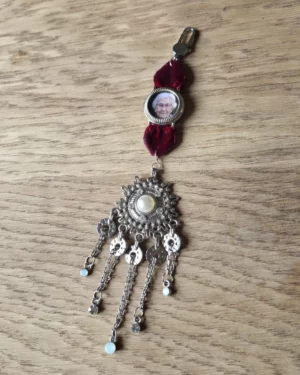 Bijou de pr&eacute;sence n&deg;07 &ndash; Montre vintage ALEXIS personnalis&eacute;e avec photo