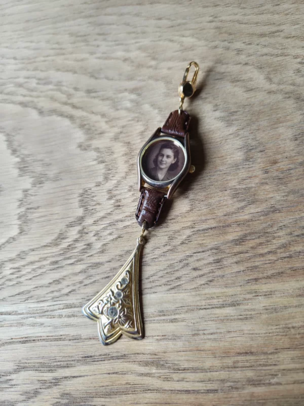 Bijou de pr&eacute;sence n&deg;08 &ndash; Montre vintage W&B personnalis&eacute;e avec photo