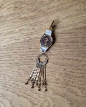 Bijou de pr&eacute;sence n&deg;18 &ndash; Montre vintage personnalis&eacute;e avec photo